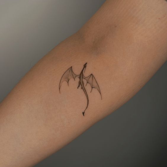 Tatuaż z malutkim smokiem